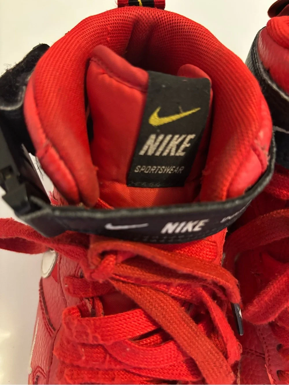 Nike (GS) Air Force 1 Mid LV8 'University Red'